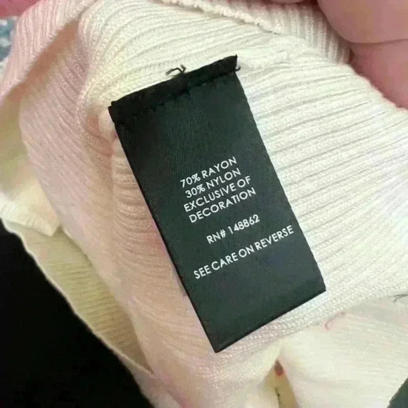 Torrid Fitted Pullover Cami Embroidered Sweater size 6 - Picture 5 of 7